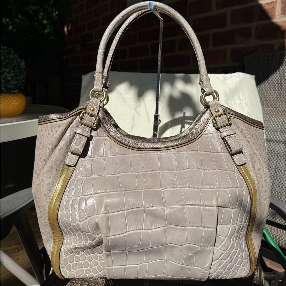 SOLD @ POSH LIVE SHOW - 12/13
Coach Madison Abigail - Picture 2 of 7